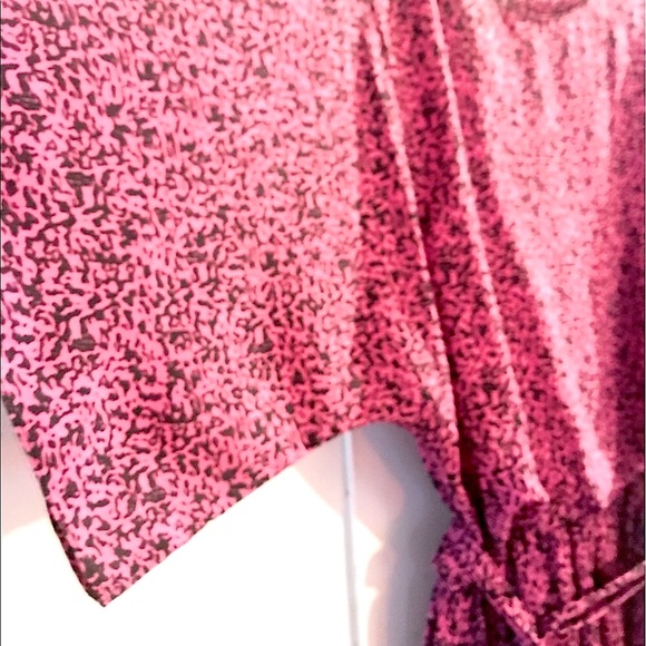 🎊Host Pick📿VOGUE Runway Pink:Black Speckled Kimono Sleeves Midi Runway Dress - Picture 5 of 16